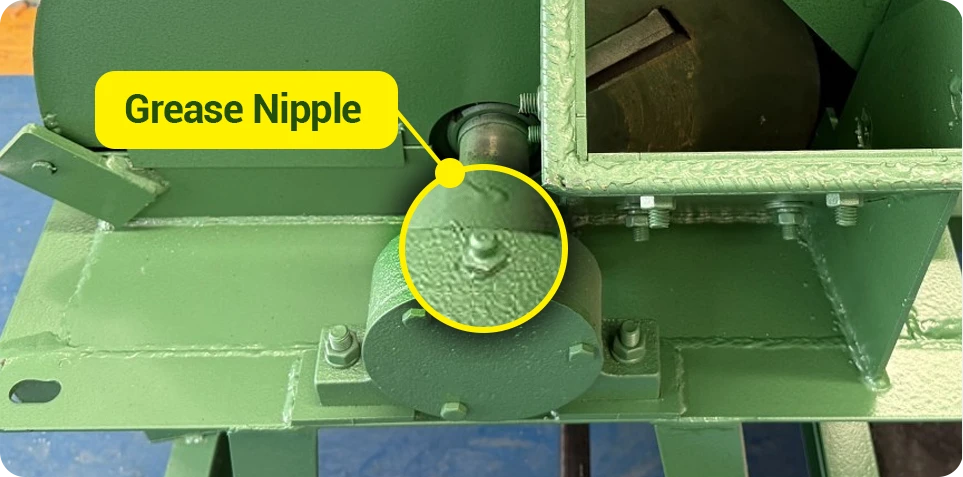 wood crusher oil filler port